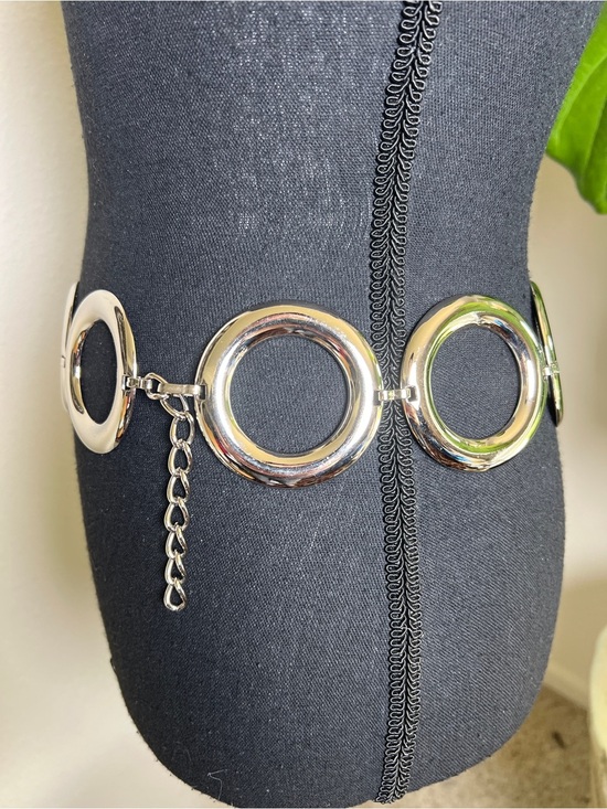 ESCADA Women’s Large Circle Shiny Silver Tone Metal Chain Link Belt main image 13